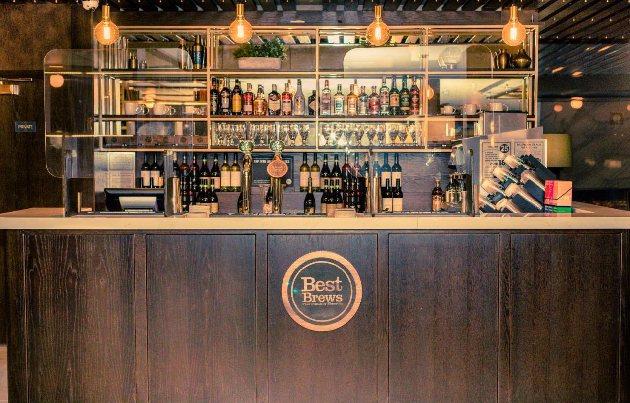 Four Points By Sheraton London Gatwick Airport Хорли Экстерьер фото