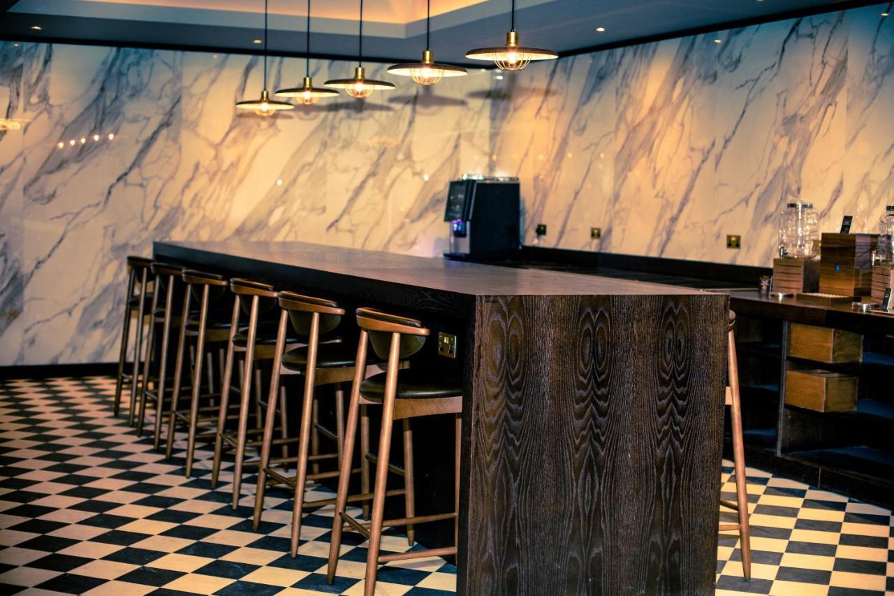 Four Points By Sheraton London Gatwick Airport Хорли Экстерьер фото