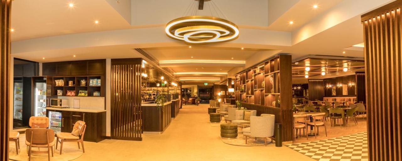 Four Points By Sheraton London Gatwick Airport Хорли Экстерьер фото