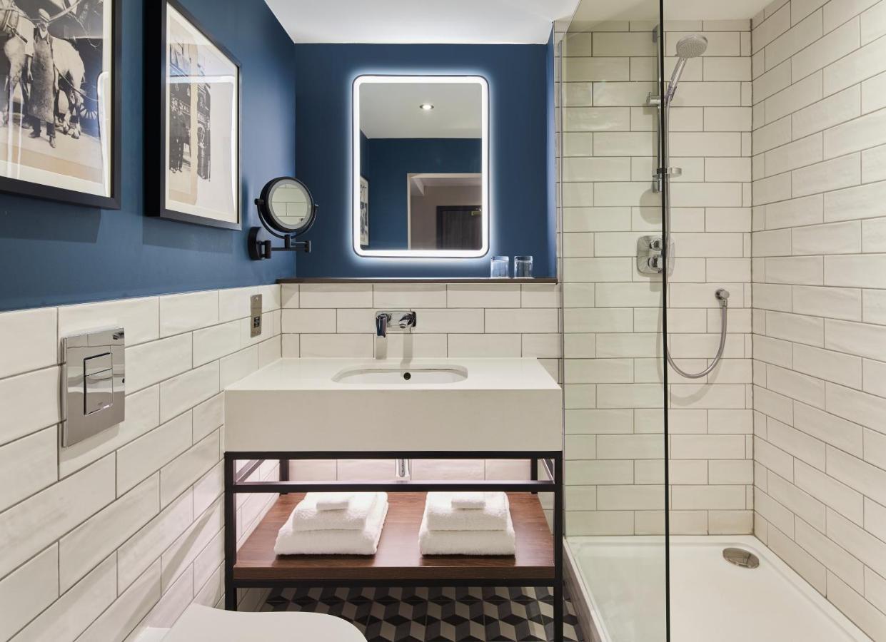 Four Points By Sheraton London Gatwick Airport Хорли Экстерьер фото